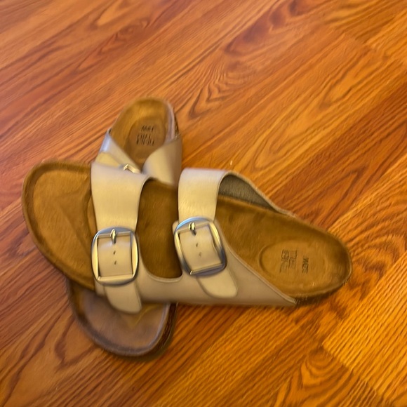Time and Tru Shoes - Time and Tru gray sandals